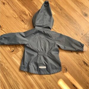 Rain coat in blue